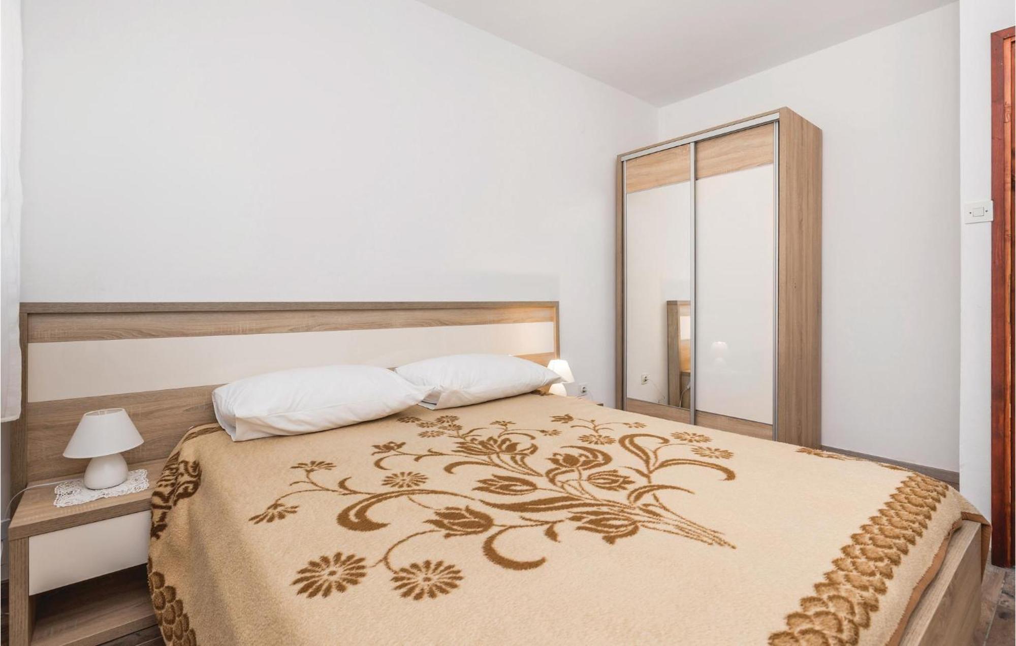 Lovely Apartment In Mandre With Wifi Exterior foto