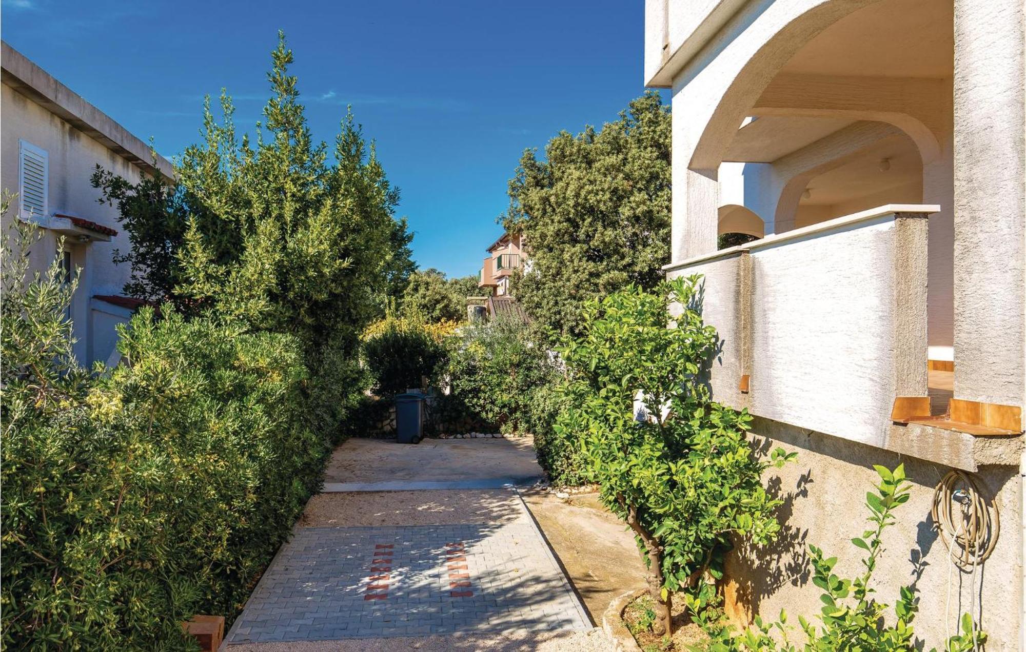 Lovely Apartment In Mandre With Wifi Exterior foto