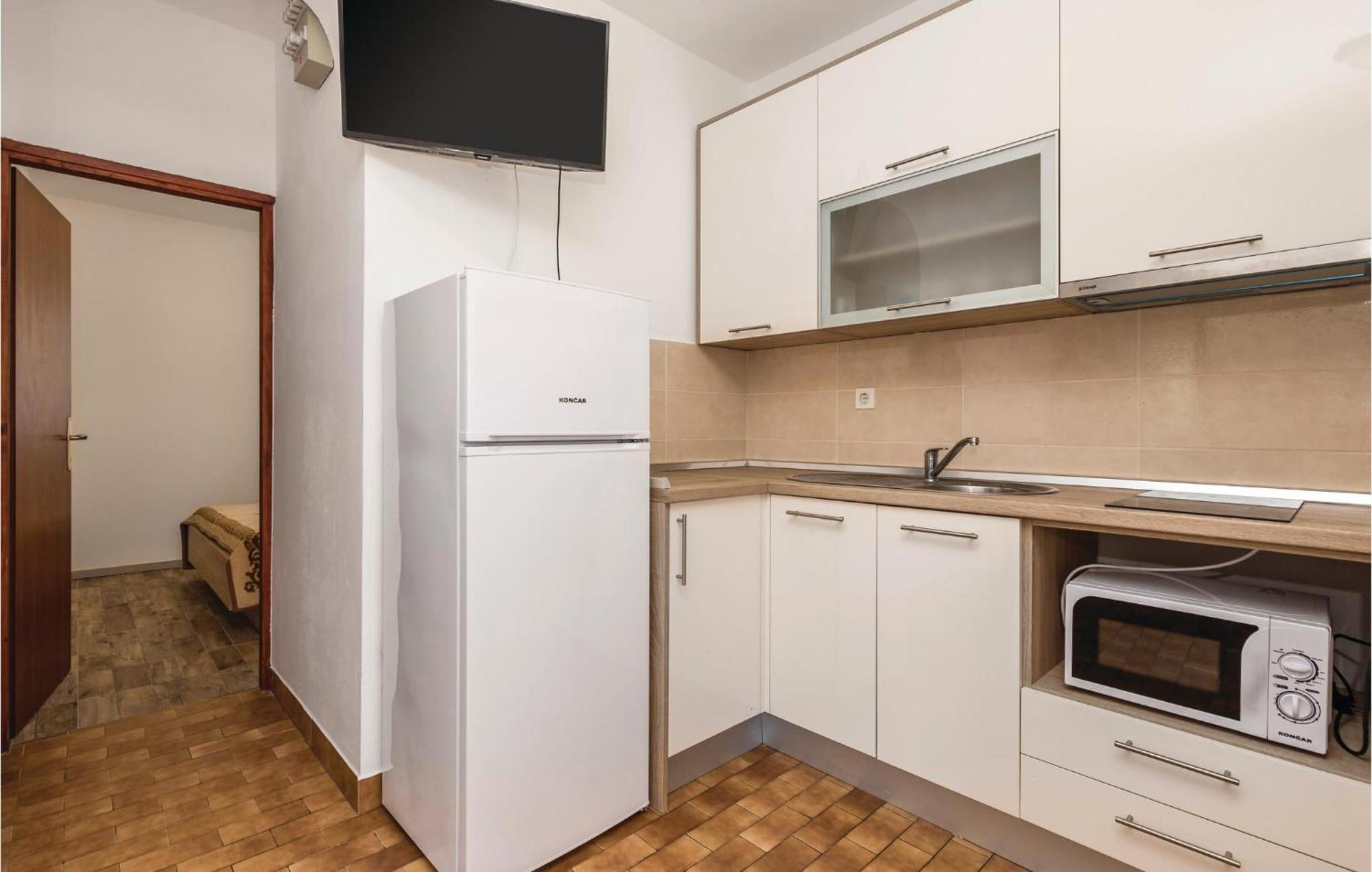 Lovely Apartment In Mandre With Wifi Exterior foto